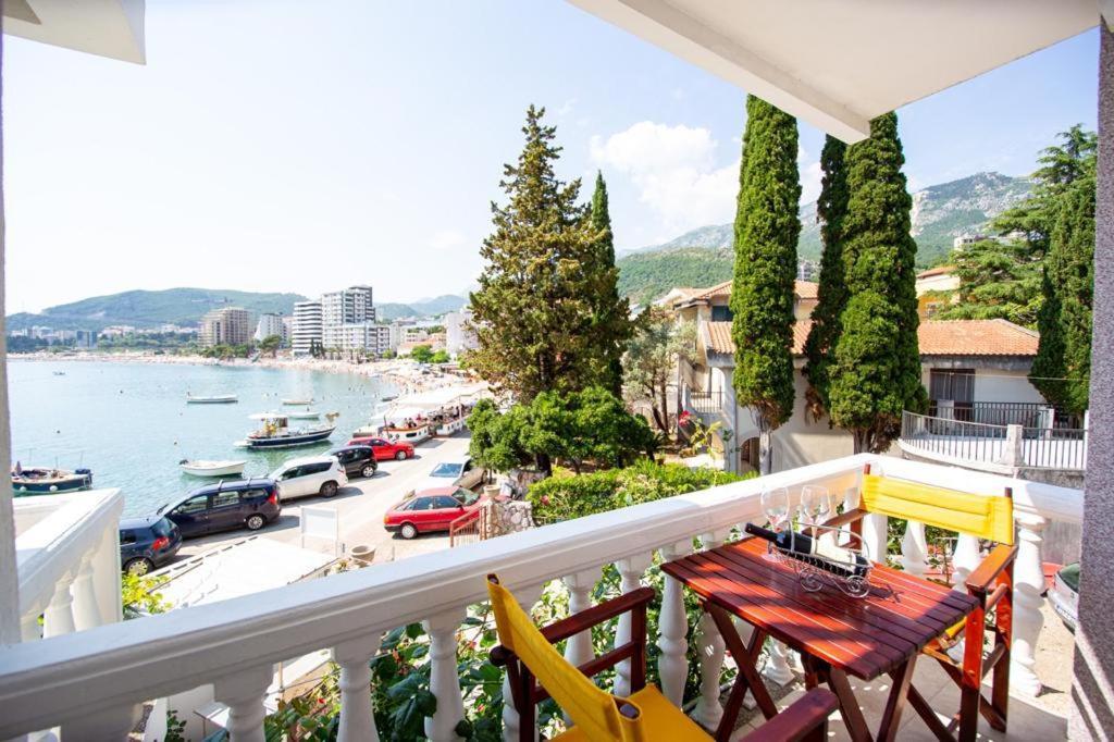 Acika Apartments Rafajlovići Esterno foto