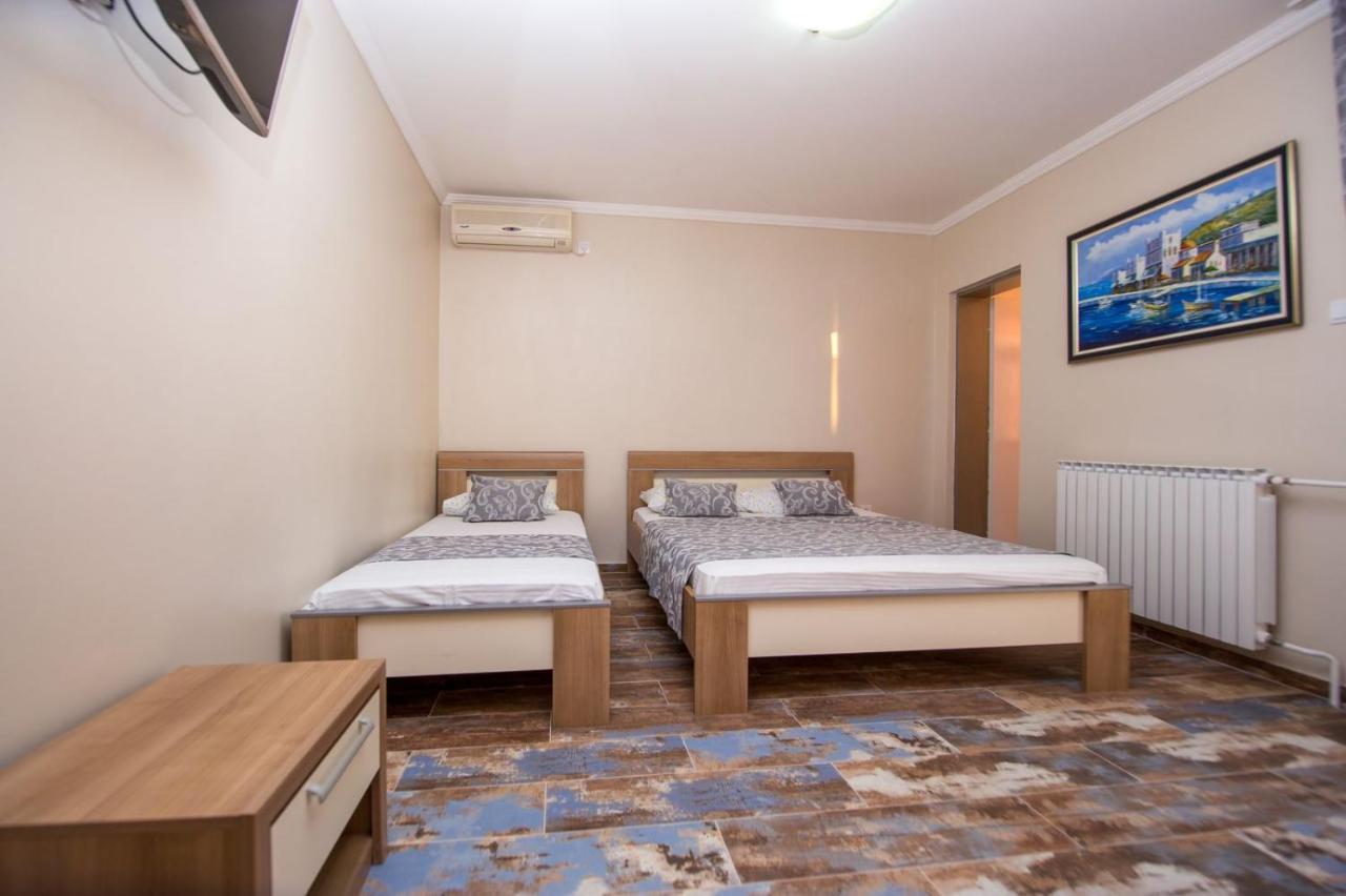 Acika Apartments Rafajlovići Esterno foto